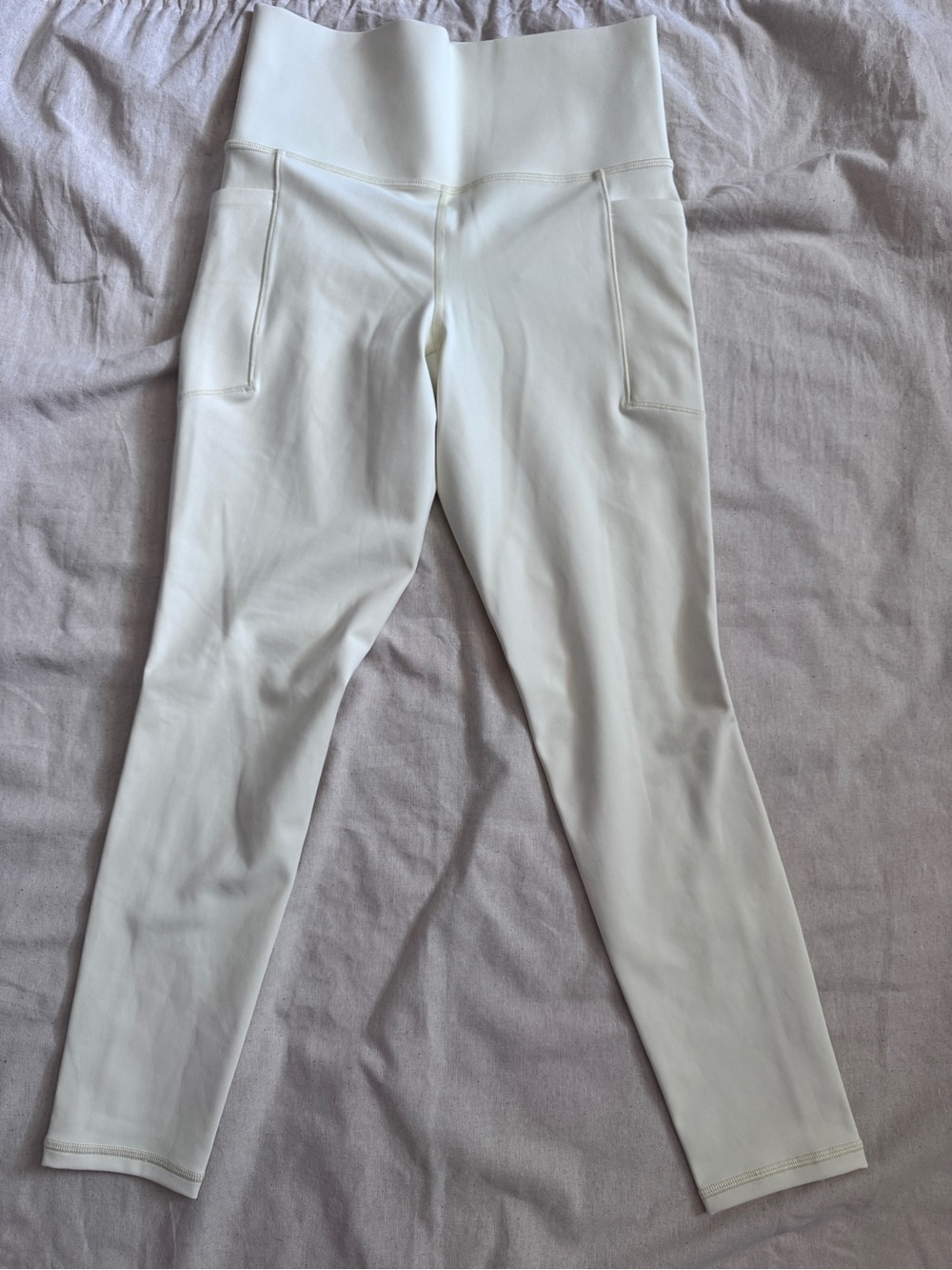 NWOT-Athleta Pale Yellow-White Salutation Stash 7/8 Tight-Small